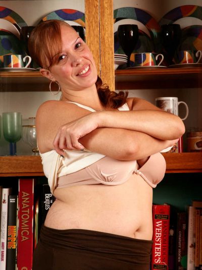 Danadinha sentando forte e gostoso no pau