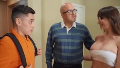 Loira deliciosa sentando no cacete duro