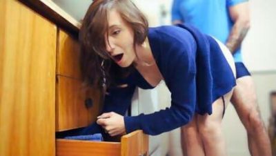 Espanhola com uma loirinha bem peituda